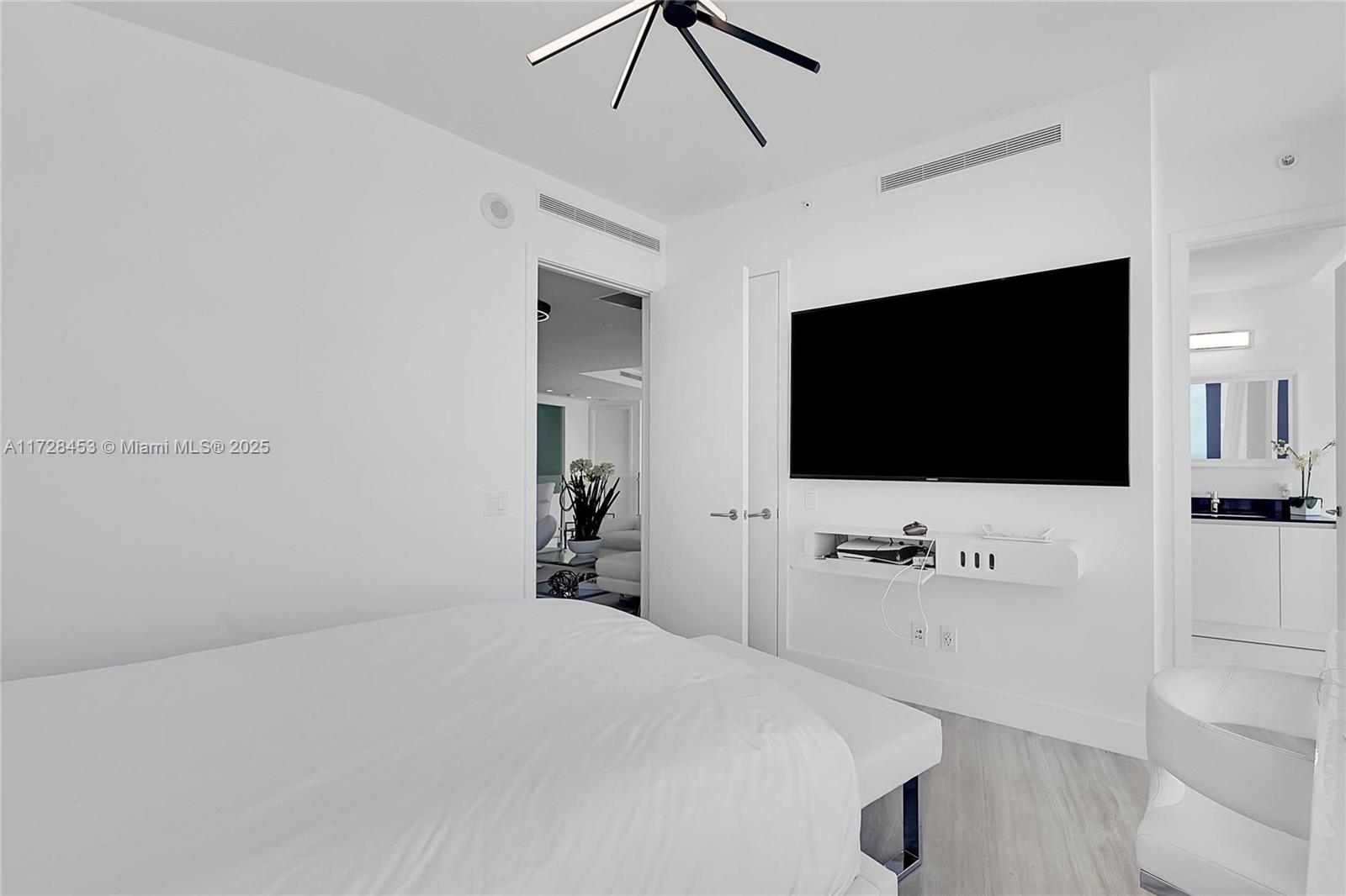 18555 COLLINS AVENUE COND - Residential