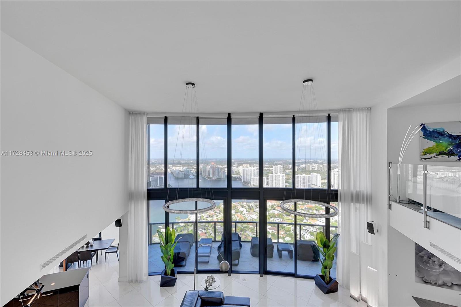 18555 COLLINS AVENUE COND - Residential