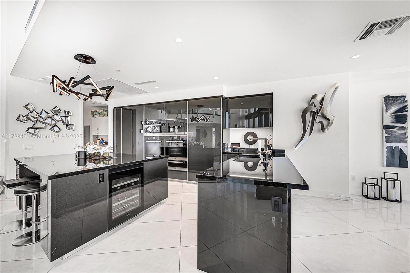 18555 COLLINS AVENUE COND - Residential