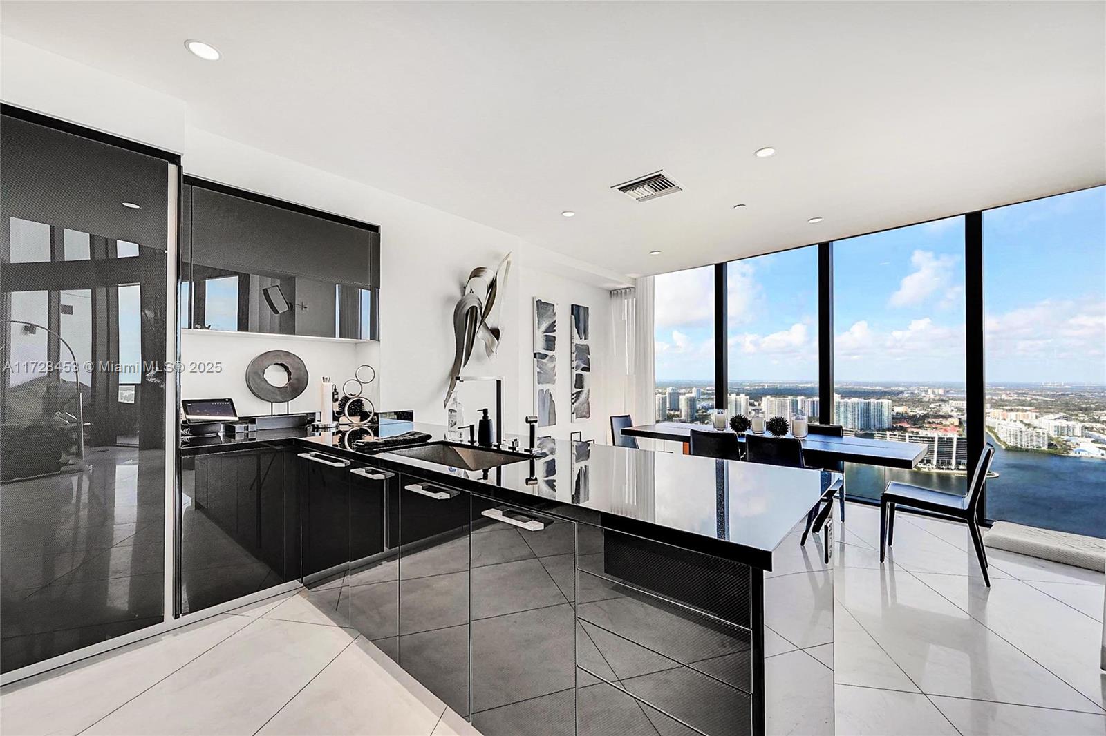 18555 Collins Ave 5004