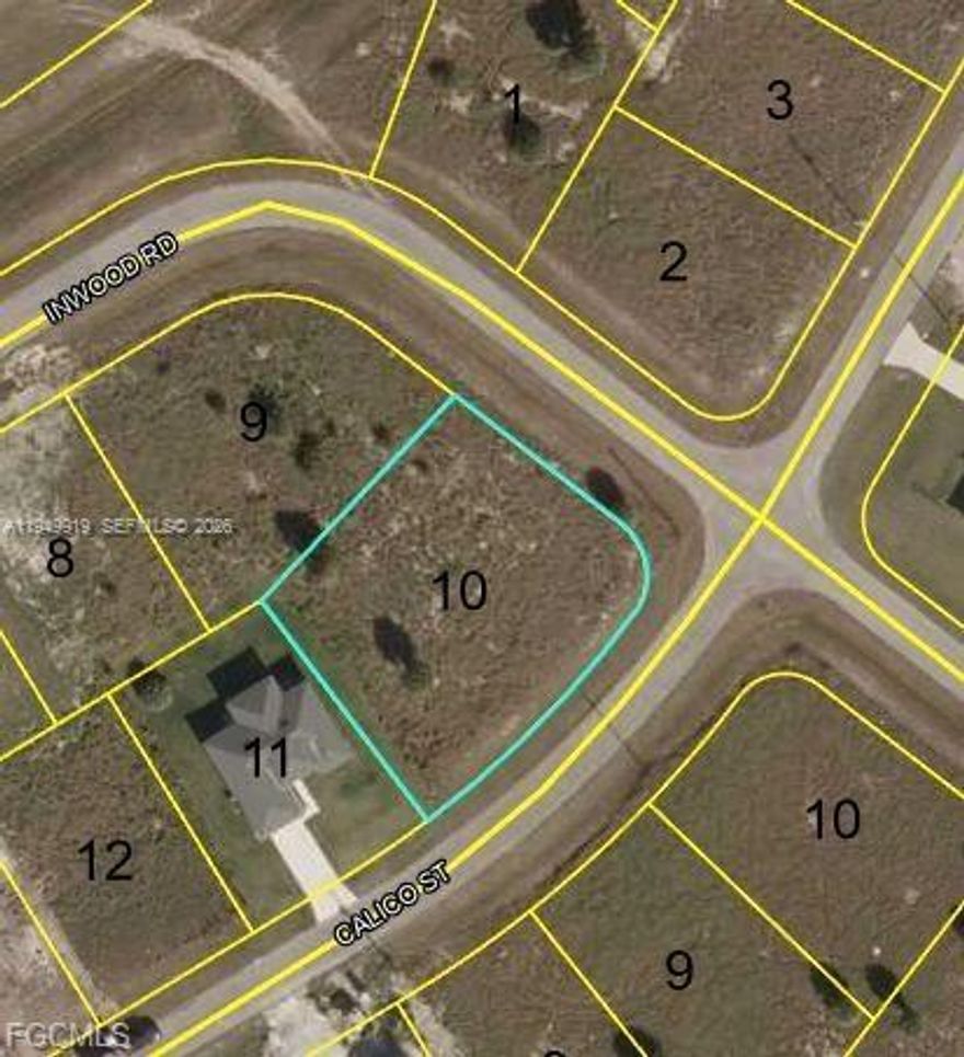 Oversized .41+/- corner lot in a growing area of new construction homes! This is an excellent location for your new dream home! Located near the Port LaBelle Marina, and in the "A" rated West Glades School District! Central water lines are in place and NO HOA!