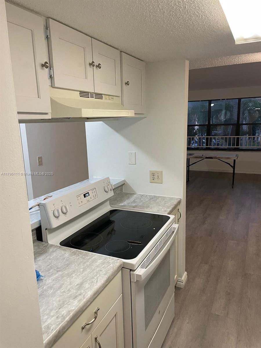4421 W Mcnab Rd 15