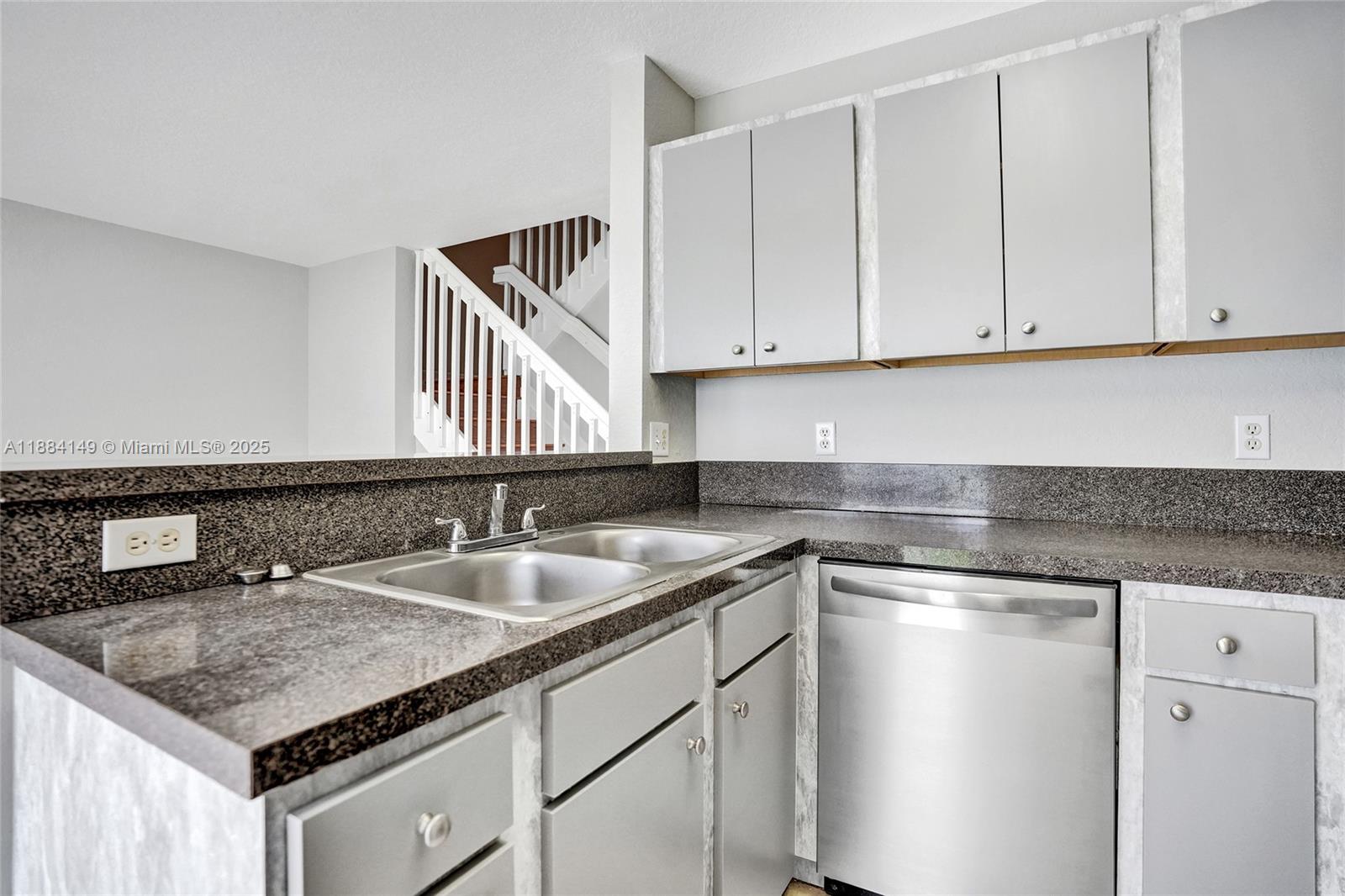 HOLLYWOOD RIDGE FARMS 2-1 - Residential Lease