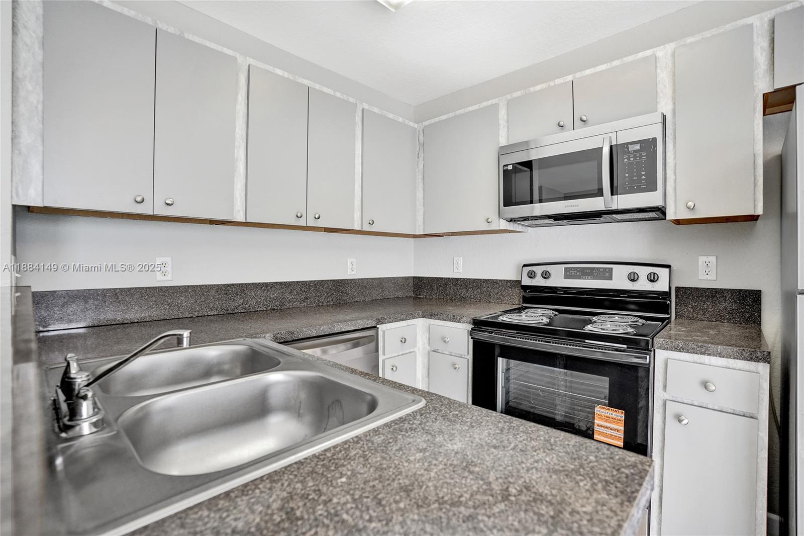 HOLLYWOOD RIDGE FARMS 2-1 - Residential Lease