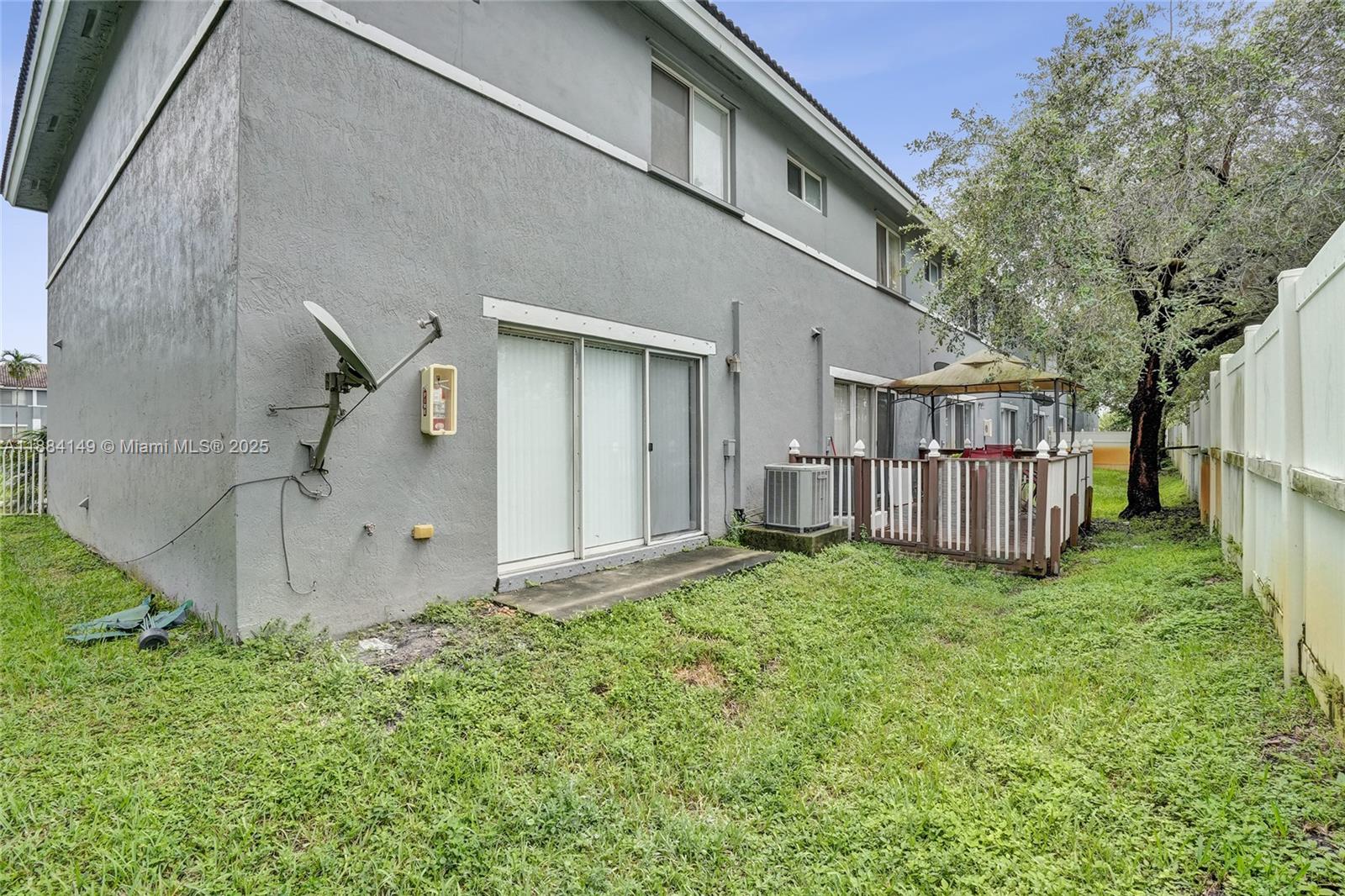 HOLLYWOOD RIDGE FARMS 2-1 - Residential Lease