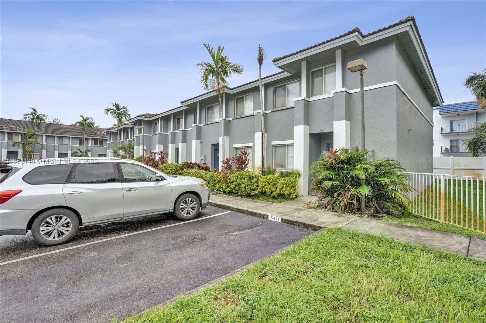 HOLLYWOOD RIDGE FARMS 2-1 - Residential Lease