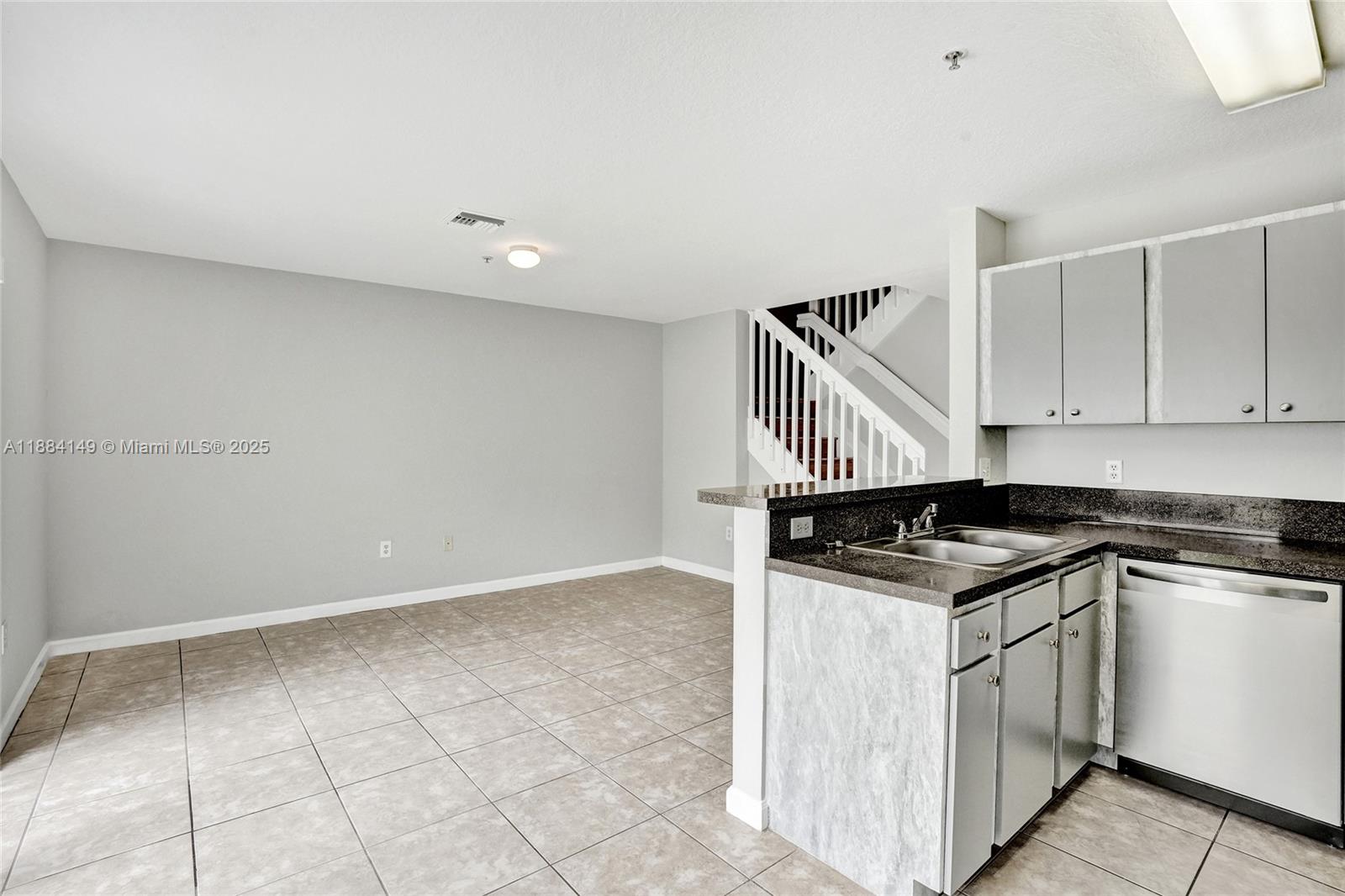 HOLLYWOOD RIDGE FARMS 2-1 - Residential Lease