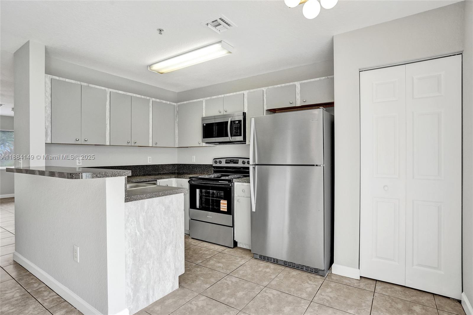 HOLLYWOOD RIDGE FARMS 2-1 - Residential Lease