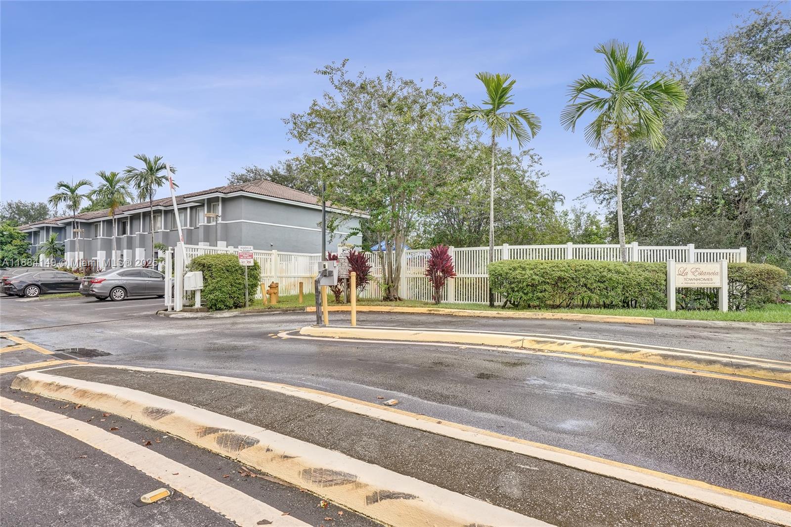 HOLLYWOOD RIDGE FARMS 2-1 - Residential Lease