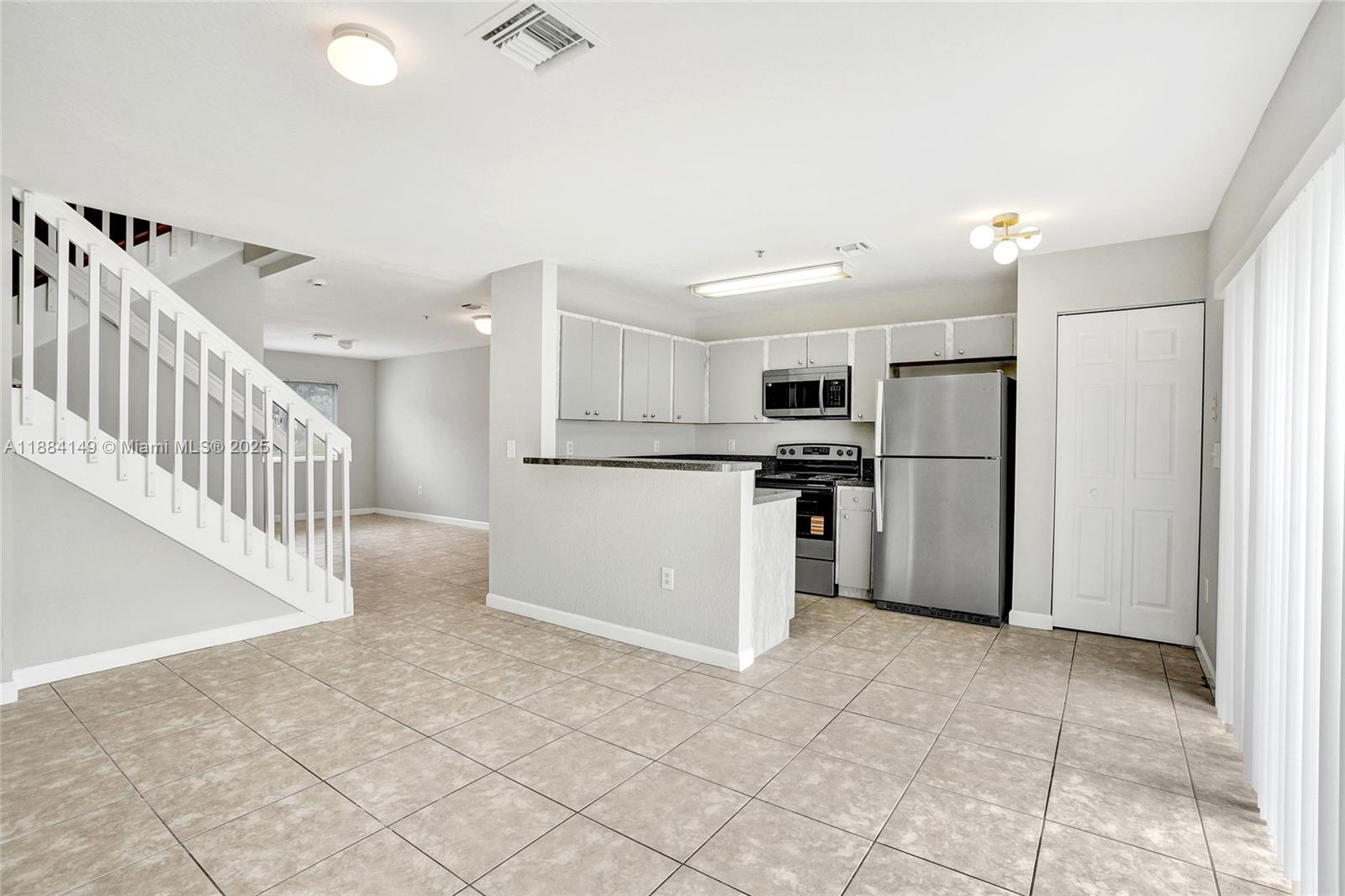 HOLLYWOOD RIDGE FARMS 2-1 - Residential Lease