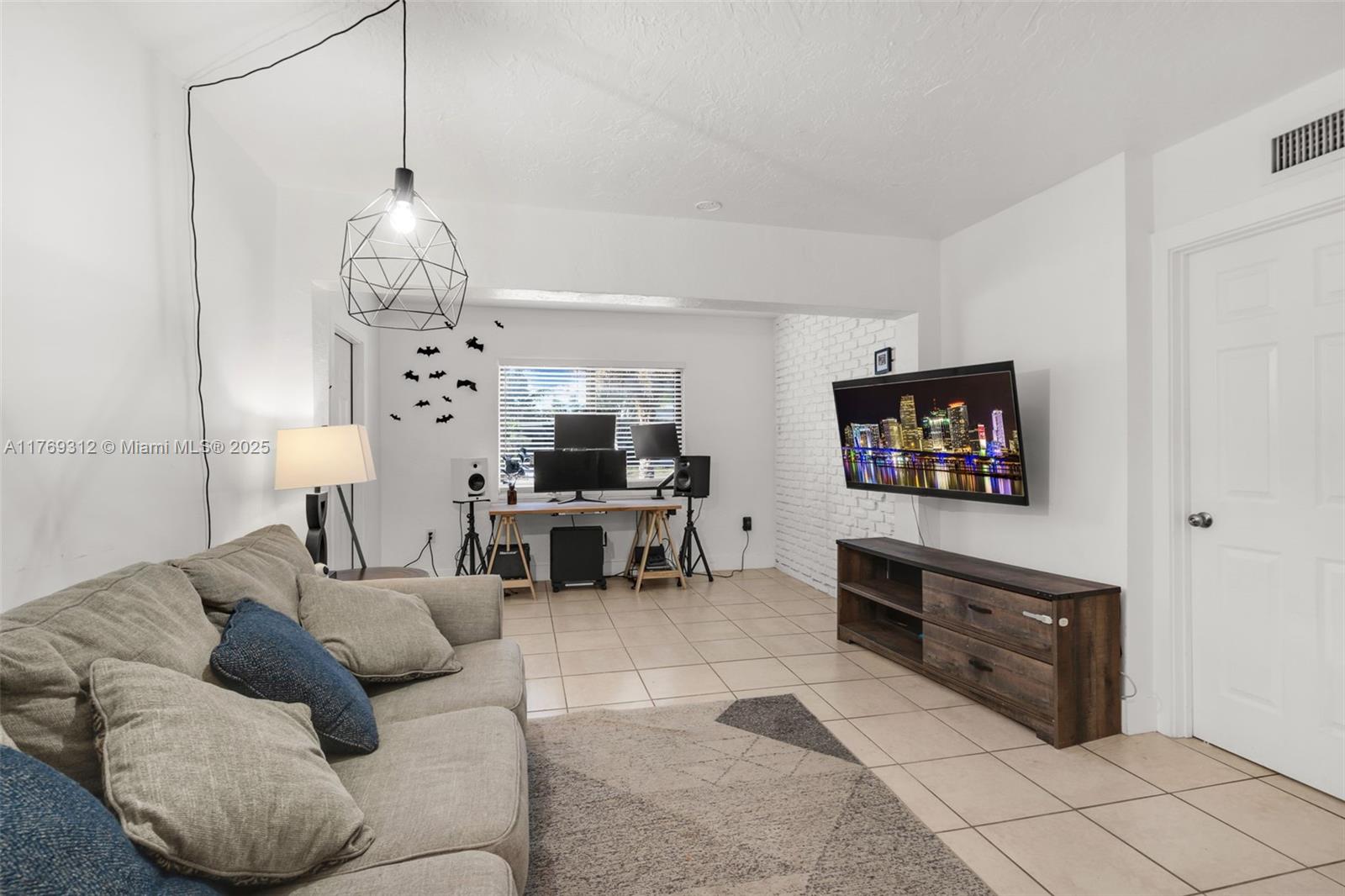 HOLLYWOOD BEACH HEIGHTS S - Residential