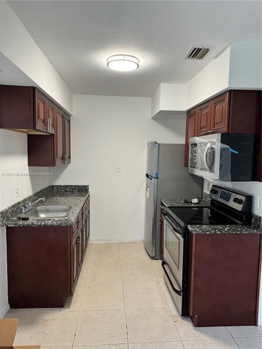 HOLLYWOOD SOUTH SIDE ADD - Residential Lease