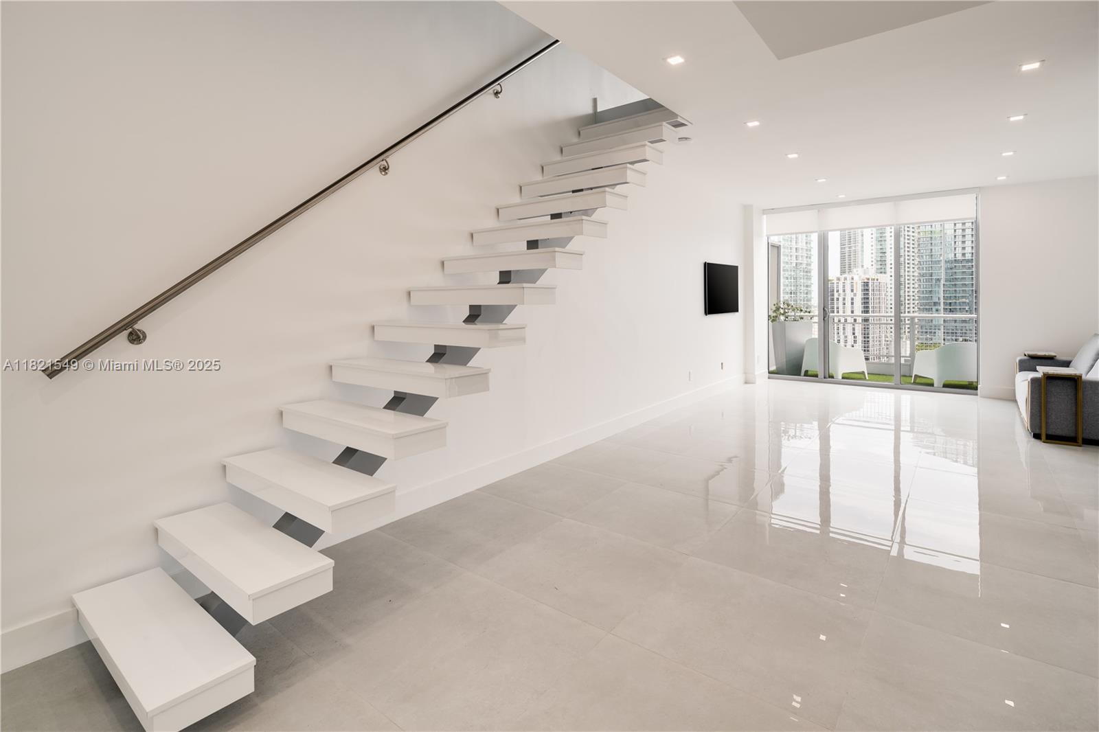 690 SW 1st Ct 2312, Miami, FL, 33130 4247321378 690 SW 1st Ct 2312