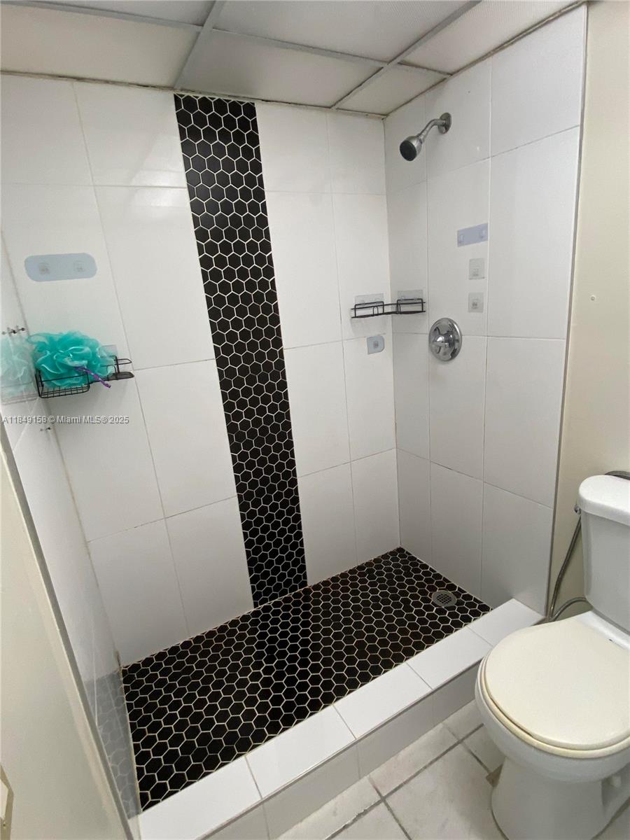 SAMARI LAKE EAST CONDO - Residential