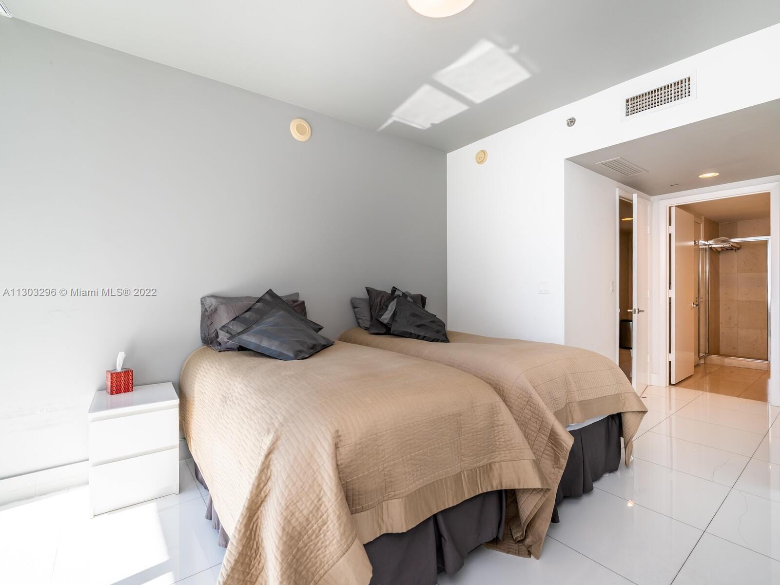 Miami, Florida 33131, United States, 2 Bedrooms Bedrooms, ,2 BathroomsBathrooms,Residential,Active,74093