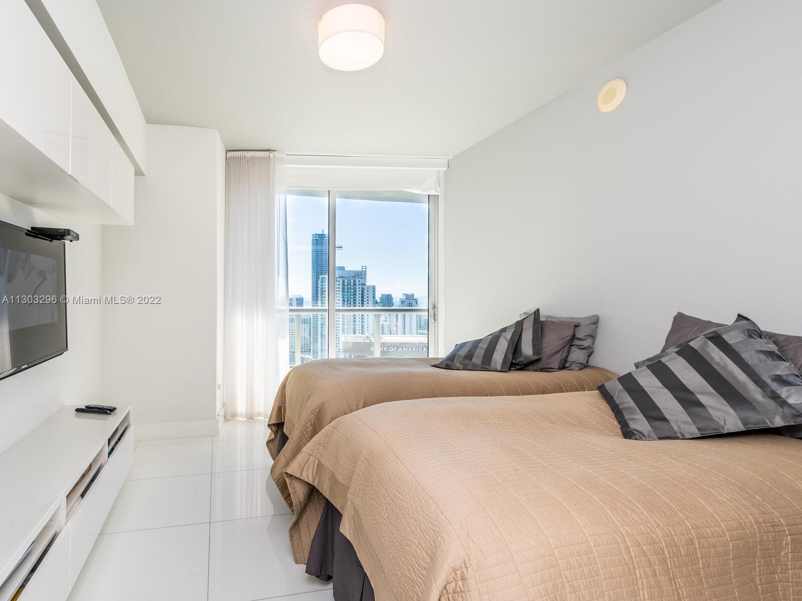 Miami, Florida 33131, United States, 2 Bedrooms Bedrooms, ,2 BathroomsBathrooms,Residential,Active,74093