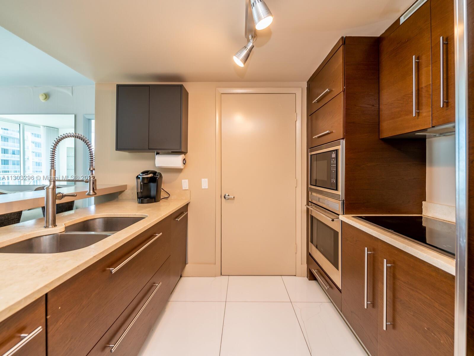 Miami, Florida 33131, United States, 2 Bedrooms Bedrooms, ,2 BathroomsBathrooms,Residential,Active,74093