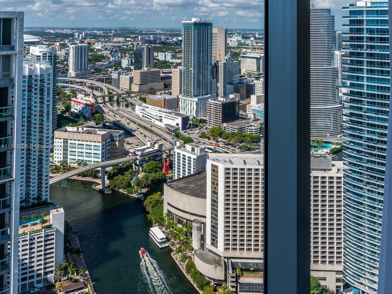 Miami, Florida 33131, United States, 2 Bedrooms Bedrooms, ,2 BathroomsBathrooms,Residential,Active,74093