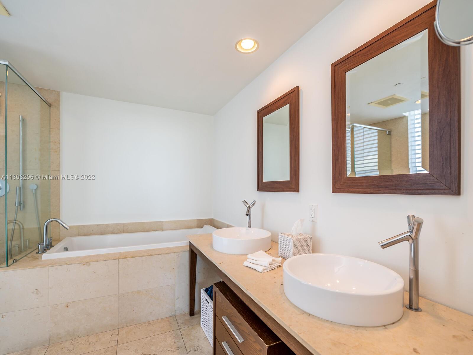 Miami, Florida 33131, United States, 2 Bedrooms Bedrooms, ,2 BathroomsBathrooms,Residential,Active,74093