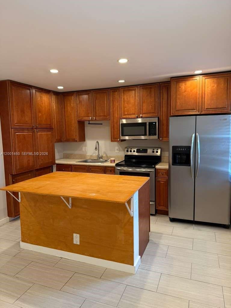 VILLAGE PARK AT OAKLAND C - Residential Lease