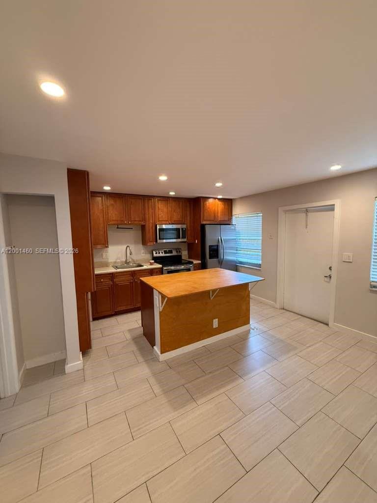 VILLAGE PARK AT OAKLAND C - Residential Lease