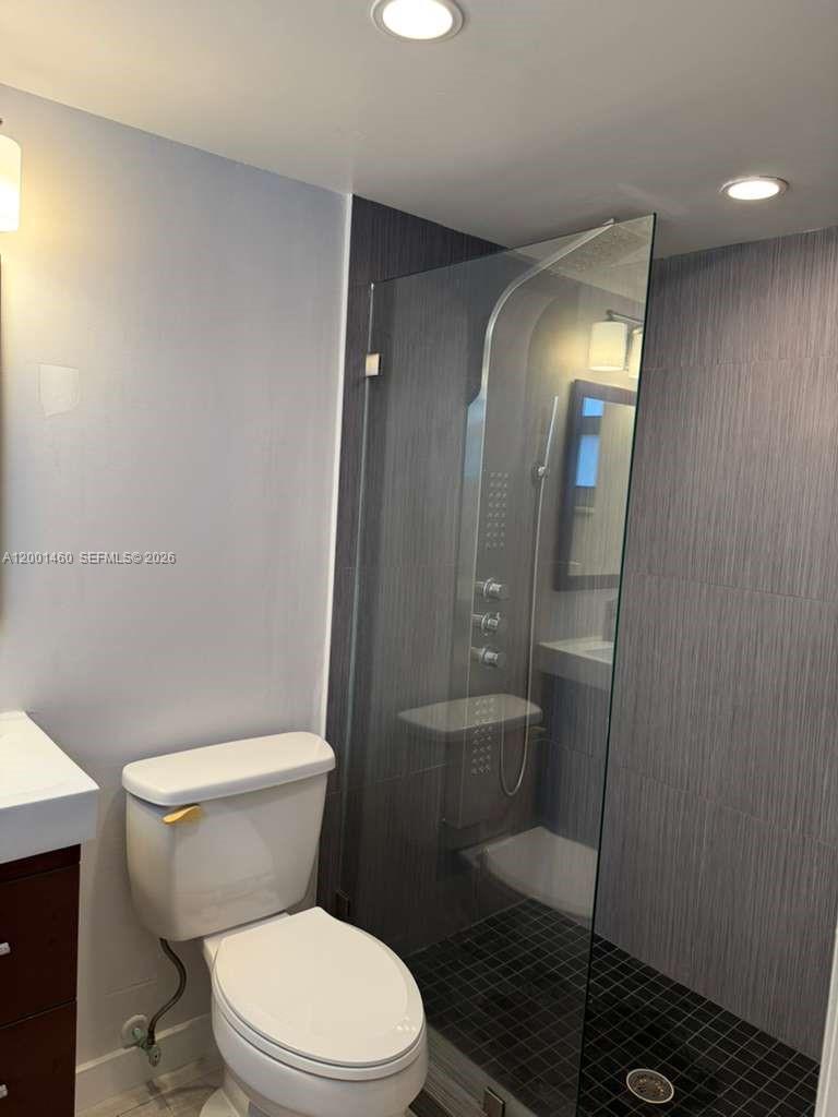 VILLAGE PARK AT OAKLAND C - Residential Lease