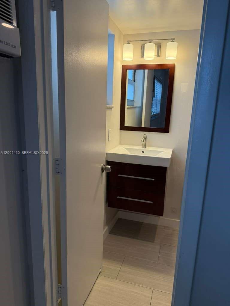 VILLAGE PARK AT OAKLAND C - Residential Lease