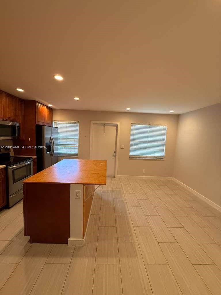 VILLAGE PARK AT OAKLAND C - Residential Lease