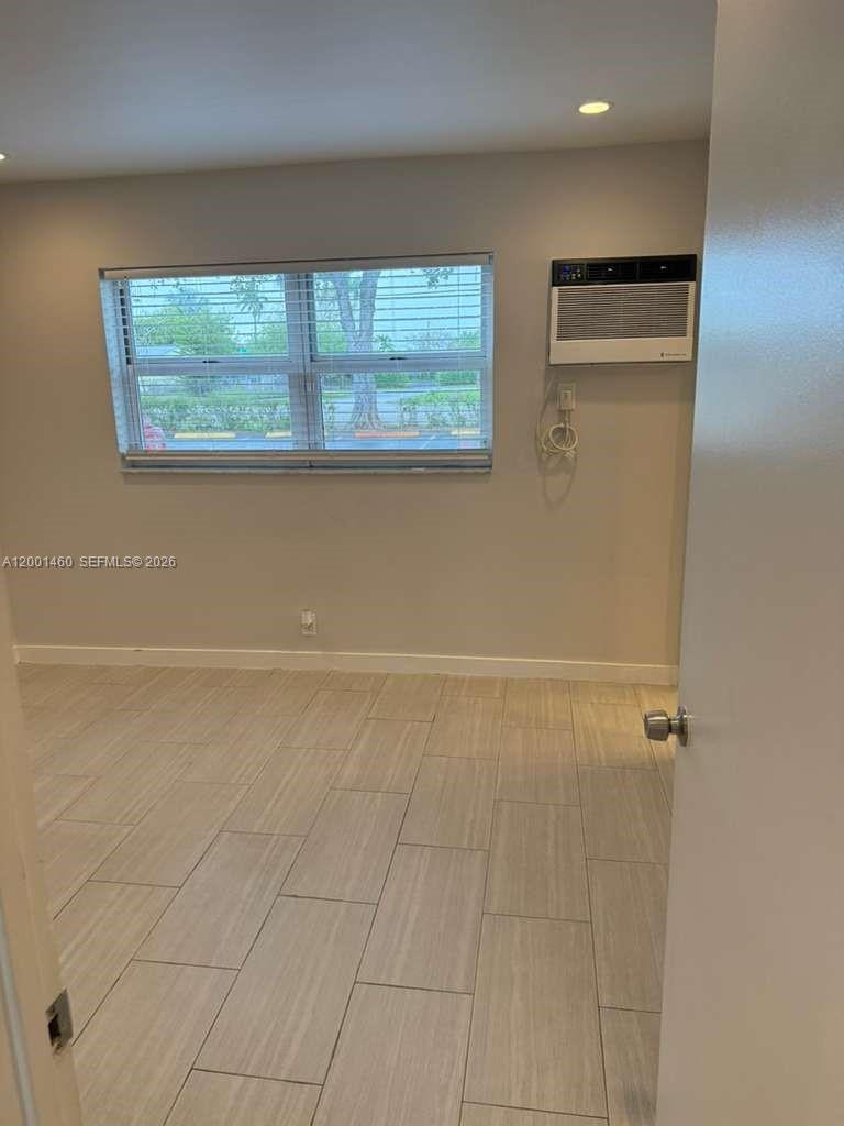 VILLAGE PARK AT OAKLAND C - Residential Lease