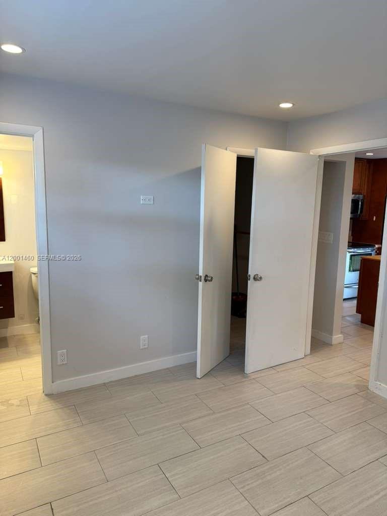 VILLAGE PARK AT OAKLAND C - Residential Lease