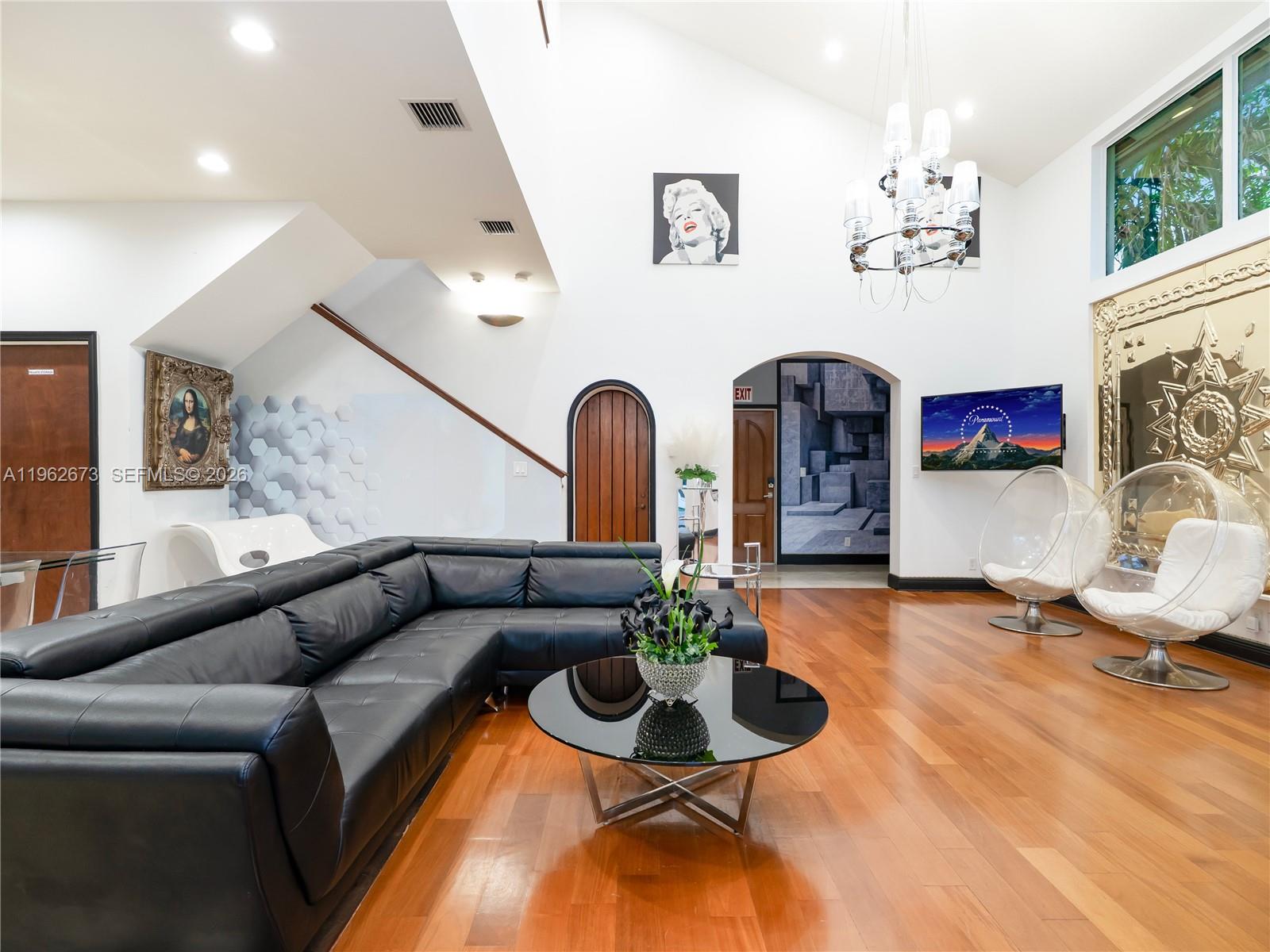 NORTH HOLLYWOOD - Residential Income