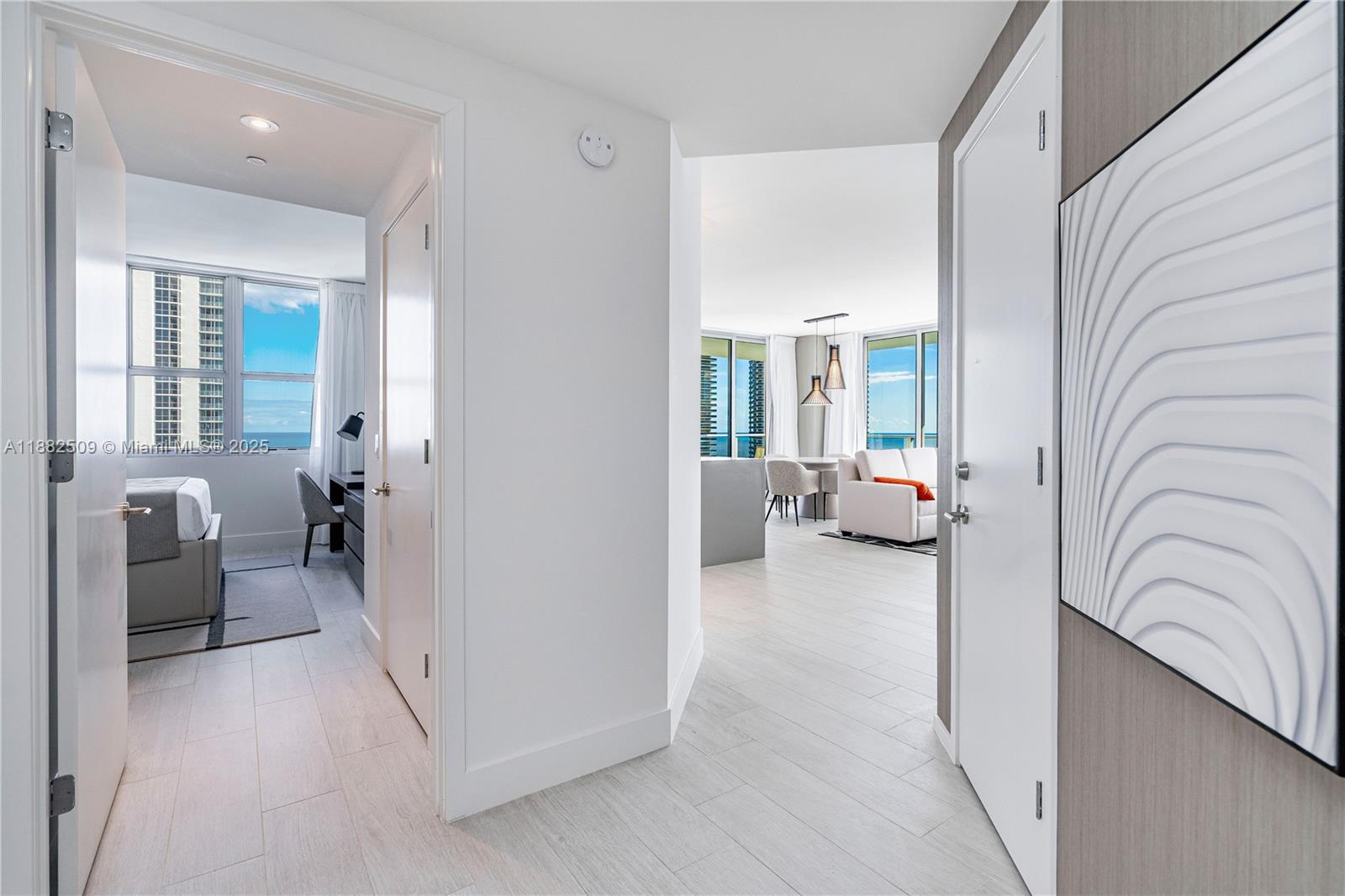 HYDE BEACH HOUSE - Residential