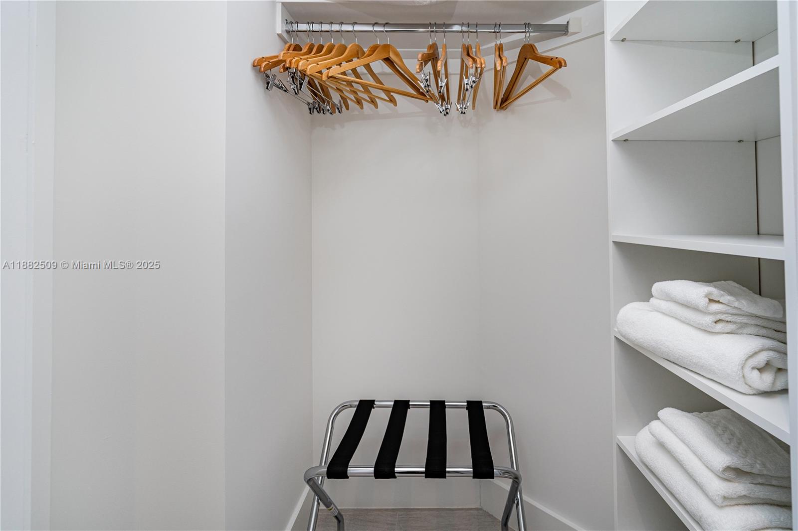 HYDE BEACH HOUSE - Residential