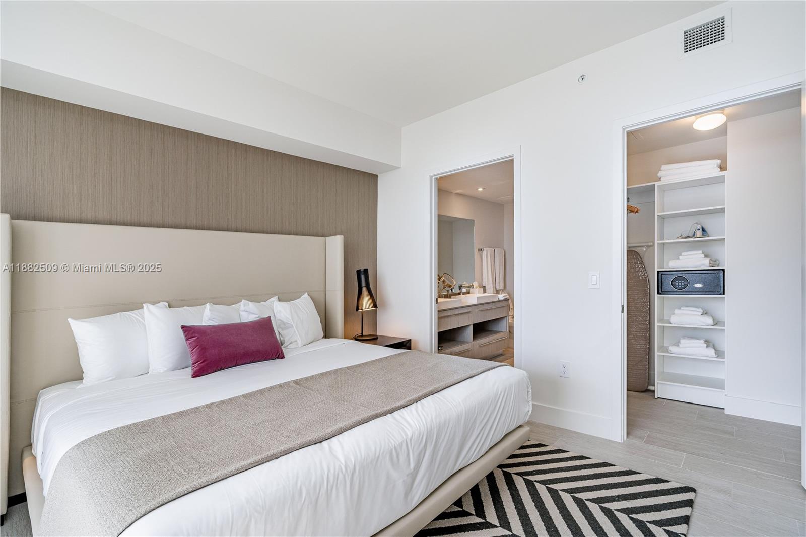 HYDE BEACH HOUSE - Residential