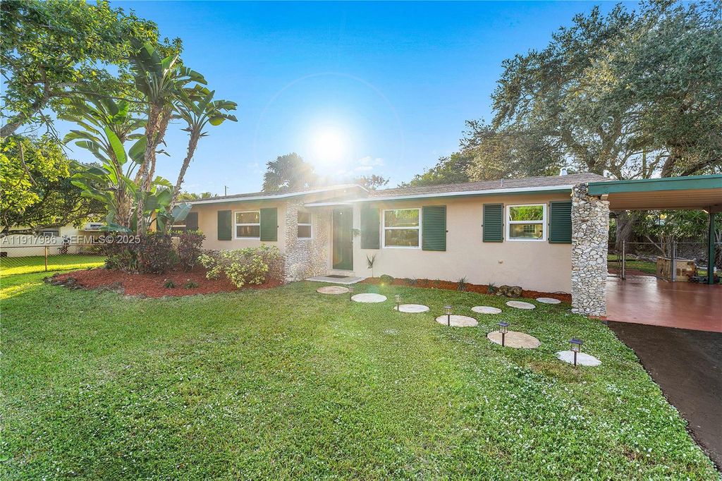 Photo of 475 NW 46th Ter, Plantation, FL 33317 (MLS # A11917986)