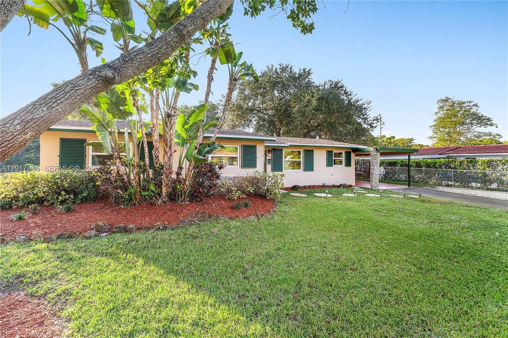 Photo of 475 NW 46th Ter, Plantation, FL 33317 (MLS # A11917986)