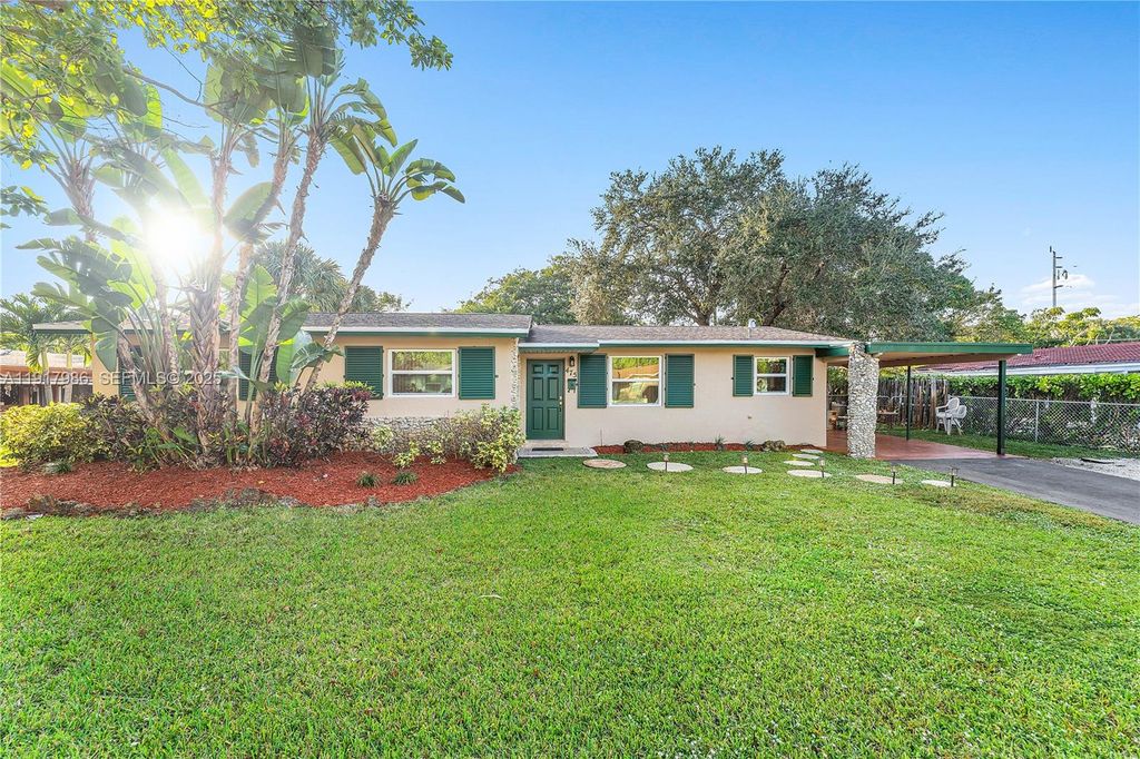 Photo of 475 NW 46th Ter, Plantation, FL 33317 (MLS # A11917986)