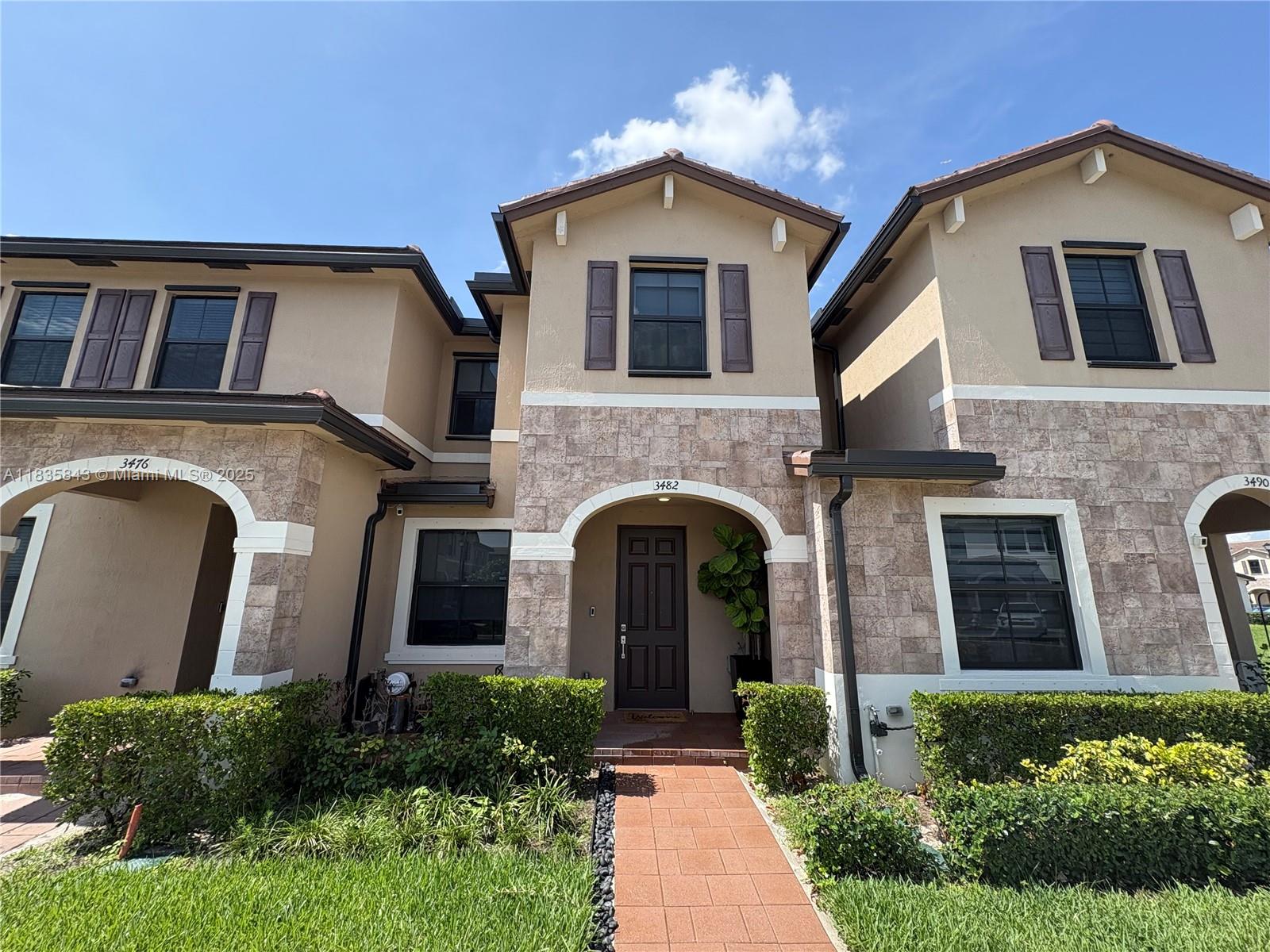 Beautiful townhouse "Smart Home" located in the stunning luxury community of Aquabella. Private gated community 24/7 security, resort style with pools, fitness centers, water park for kids, 2 clubhouses, plenty of visitor parking, easy access to major highways and new retail center with Publix super market, home goods, Burlington, restaurants, banks and much more. House comes with water filter system for the entire house and alkaline water on the kitchen sink, 2 story home with 3 bedrooms and 2.5 bathrooms, first floor porcelain/second floor carpet, with 2 assigned parking right in front of the house. The seller offer $5k for closing cost on the full price !!!