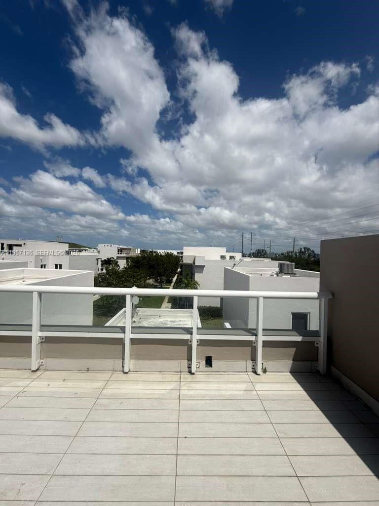 LANDMARK AT DORAL - Residential
