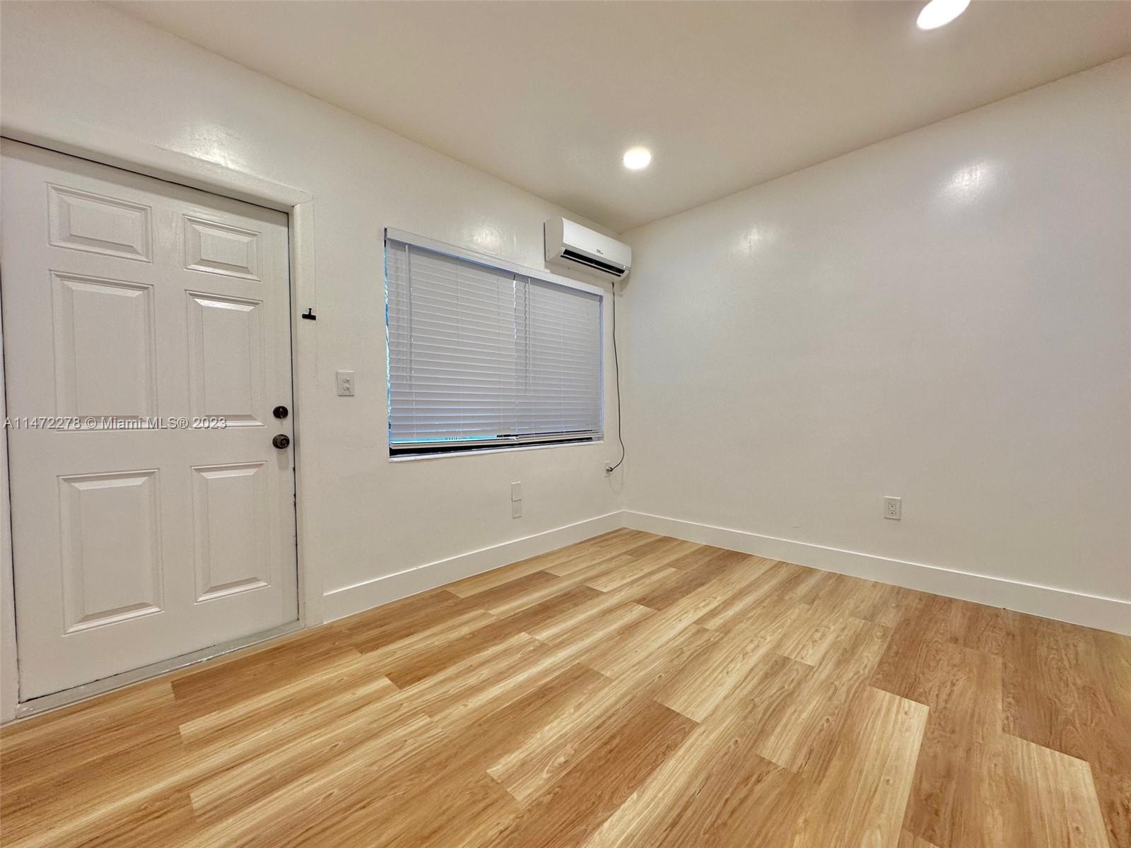 COMMERCIAL CENTER - Residential Lease