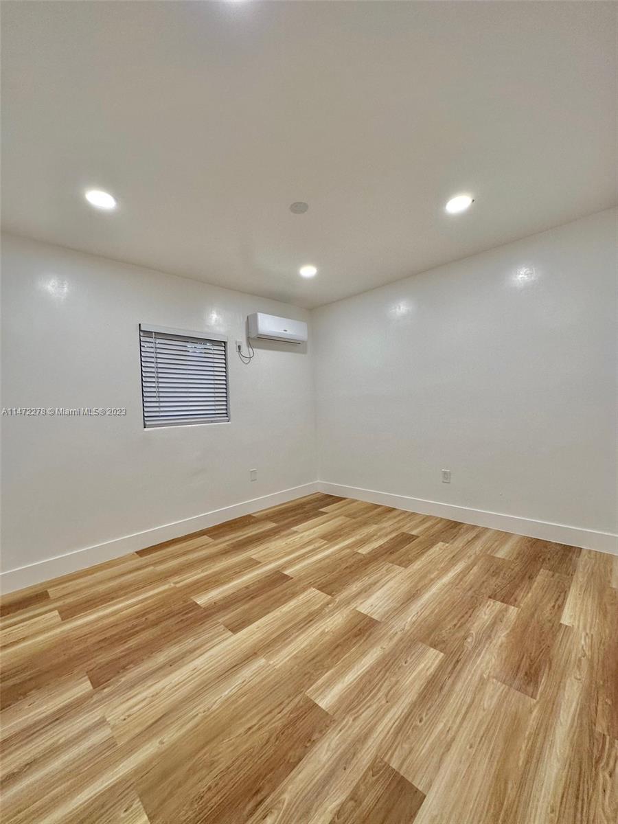 COMMERCIAL CENTER - Residential Lease