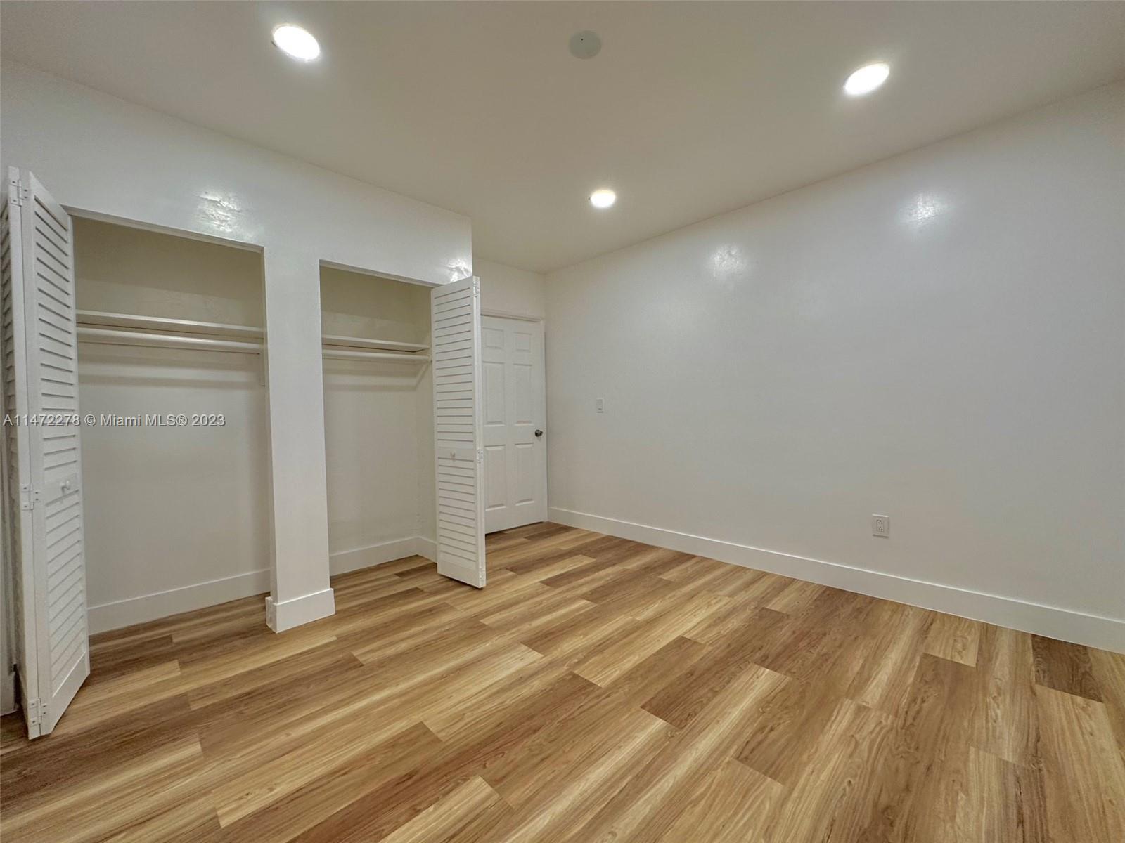 COMMERCIAL CENTER - Residential Lease