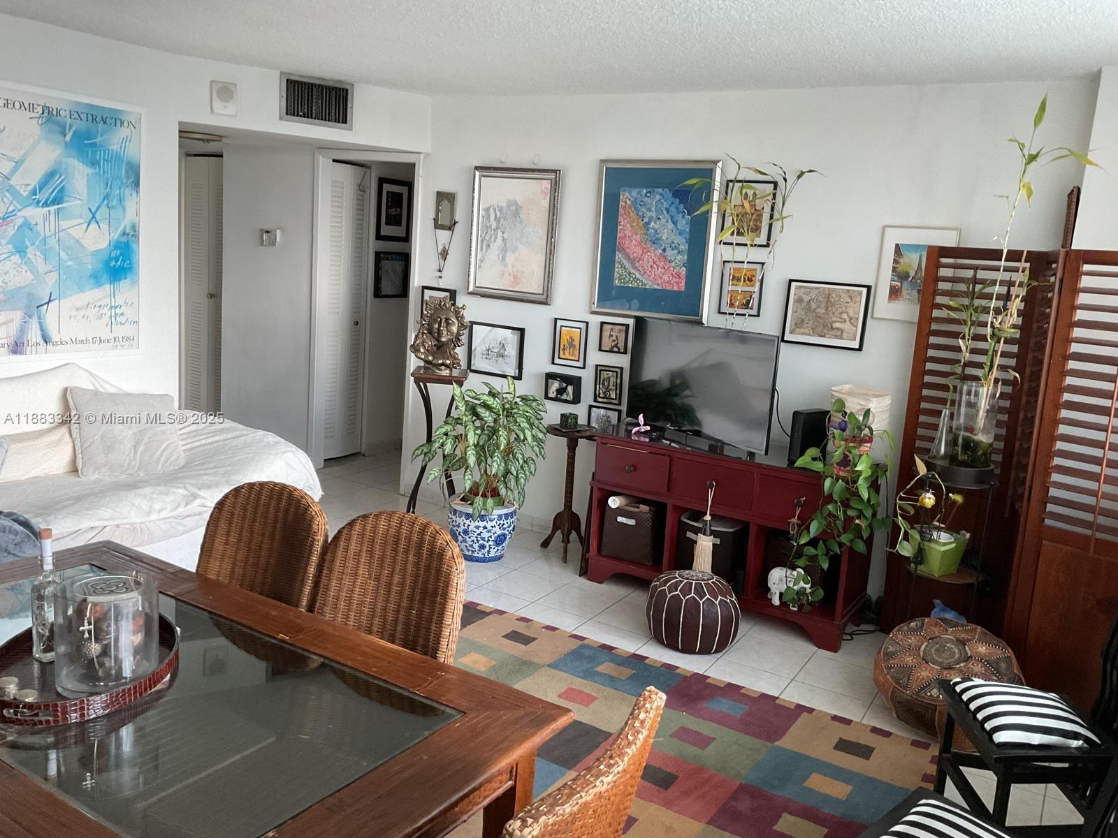 BURLEIGH HOUSE CONDO - Residential