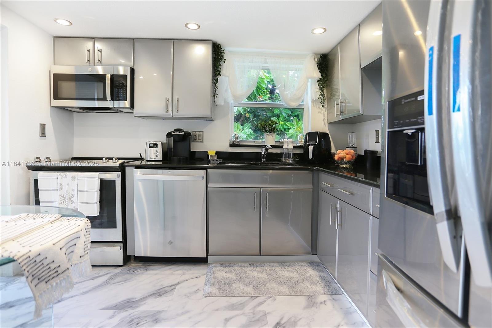 ROYAL PARK GARDENS I-J CO - Residential Lease