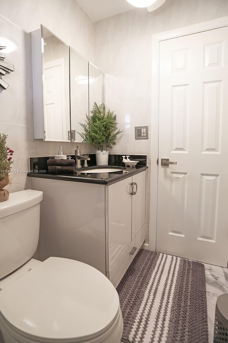 ROYAL PARK GARDENS I-J CO - Residential Lease