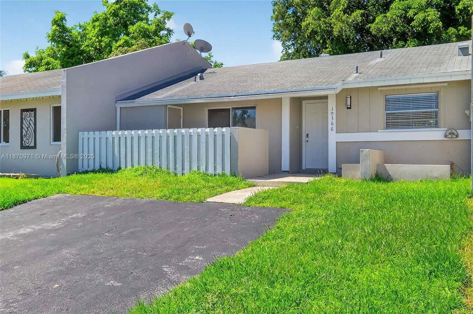 Cutler Bay, Florida 33189, United States, 2 Bedrooms Bedrooms, ,2 BathroomsBathrooms,Residential,Active,201822