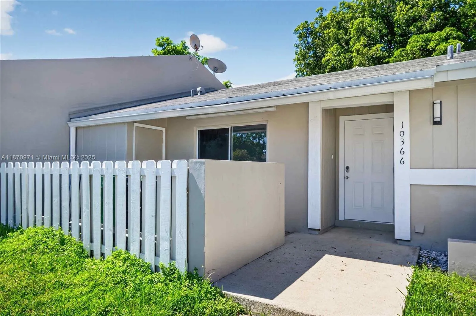 Cutler Bay, Florida 33189, United States, 2 Bedrooms Bedrooms, ,2 BathroomsBathrooms,Residential,Active,201822