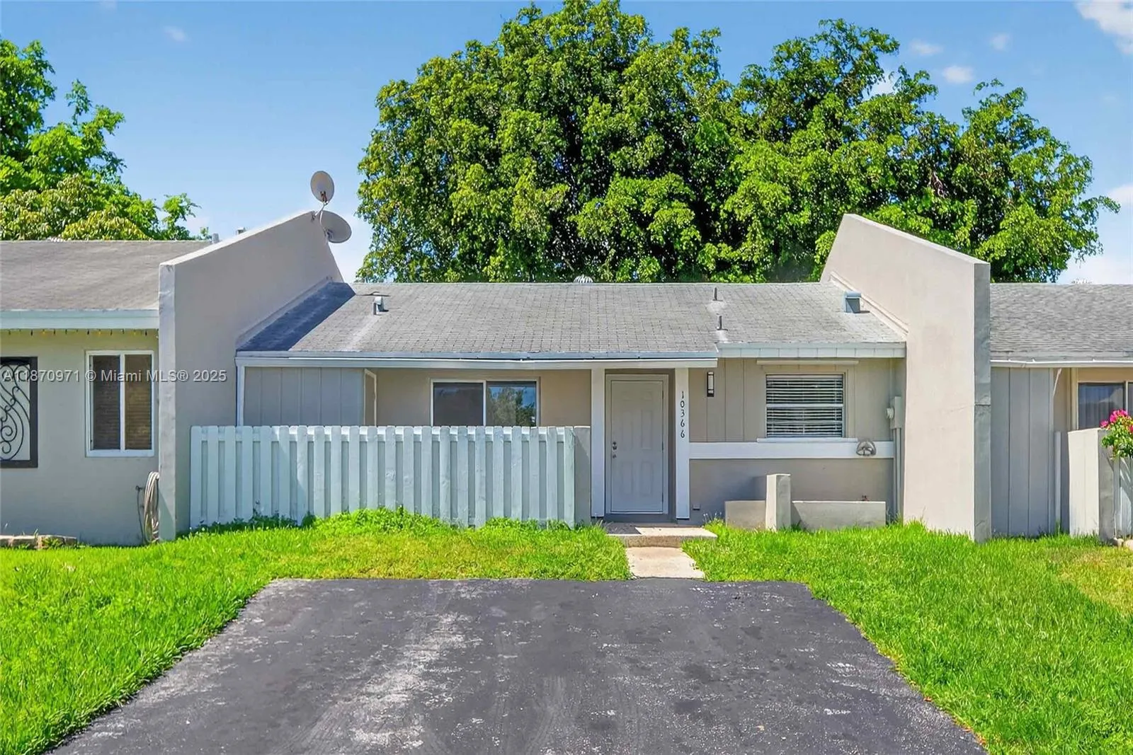 Cutler Bay, Florida 33189, United States, 2 Bedrooms Bedrooms, ,2 BathroomsBathrooms,Residential,Active,201822