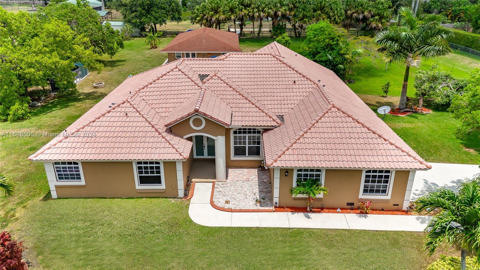 Property for Sale at 12851 Luray Rd, Southwest Ranches, Broward County, Florida - Bedrooms: 7 
Bathrooms: 5.5  - $3,750,000