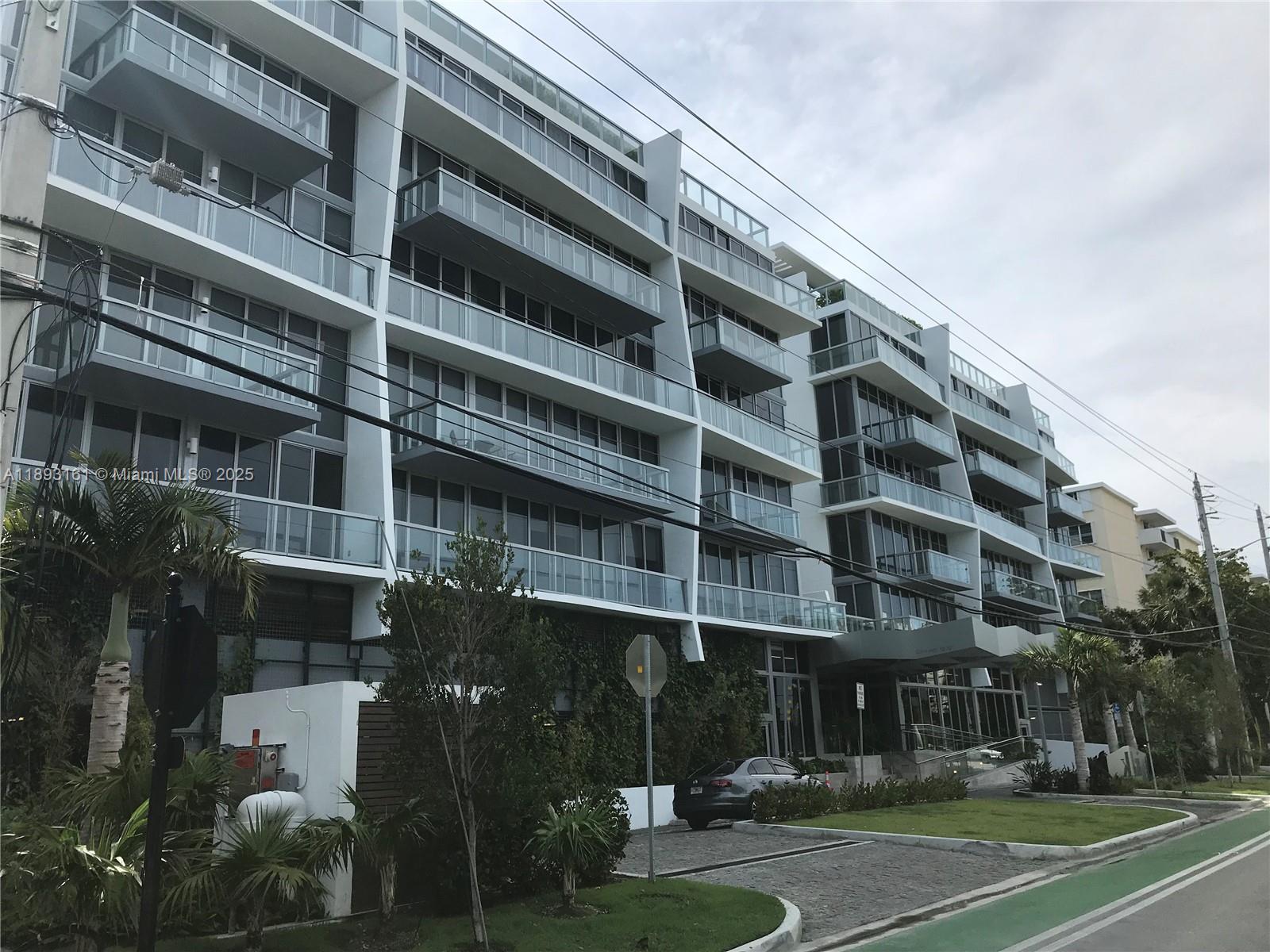 Excellent rental opportunity at Kai in Bay Harbor Islands. This unit features European cabinetry, Bosch appliances, porcelain floors, and a Calacatta marble master bath. Includes blackout curtains, 2 parking spaces, and storage.
Kai offers a rooftop pool and barbecue, 24-hour concierge, and fitness center. Prime waterfront location near beaches, Bal Harbour Shops, dining, and top-rated Ruth K. Broad Bay Harbor K–8 school.
